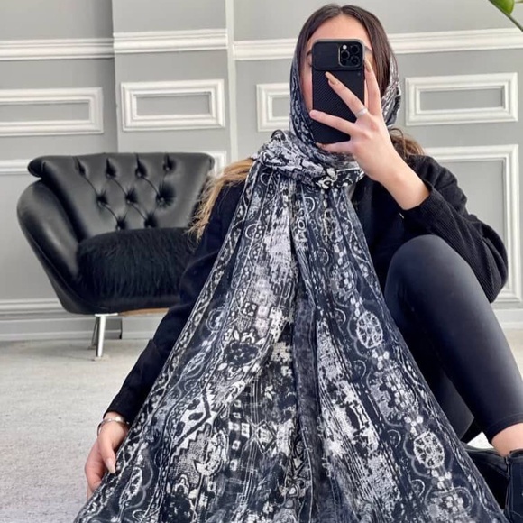 Scarf - Picture 3 of 7